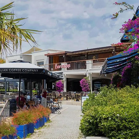 Vila Abay Derbent With A Pool Near Marina And The