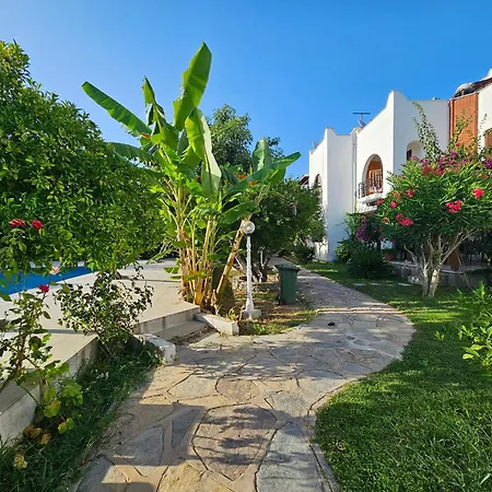 Abay Derbent With A Pool Near Marina And The Vila Turgutreis