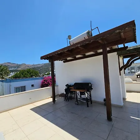 Abay Derbent With A Pool Near Marina And The Turgutreis