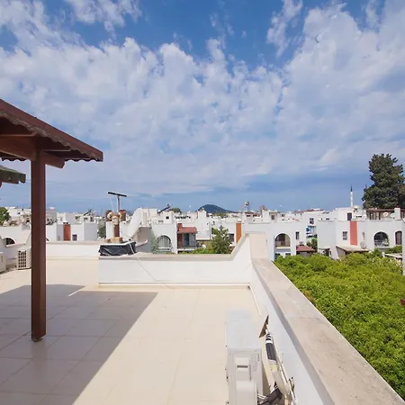 Vila Abay Derbent With A Pool Near Marina And The