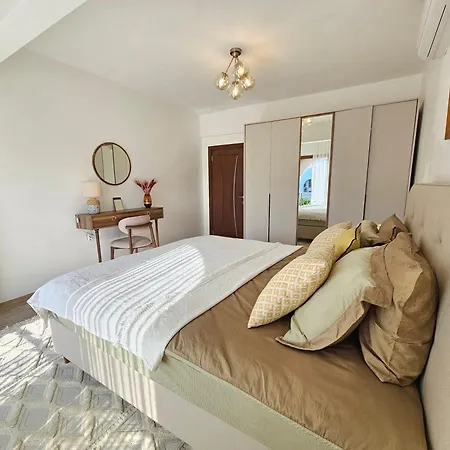 Vila Abay Derbent With A Pool Near Marina And The